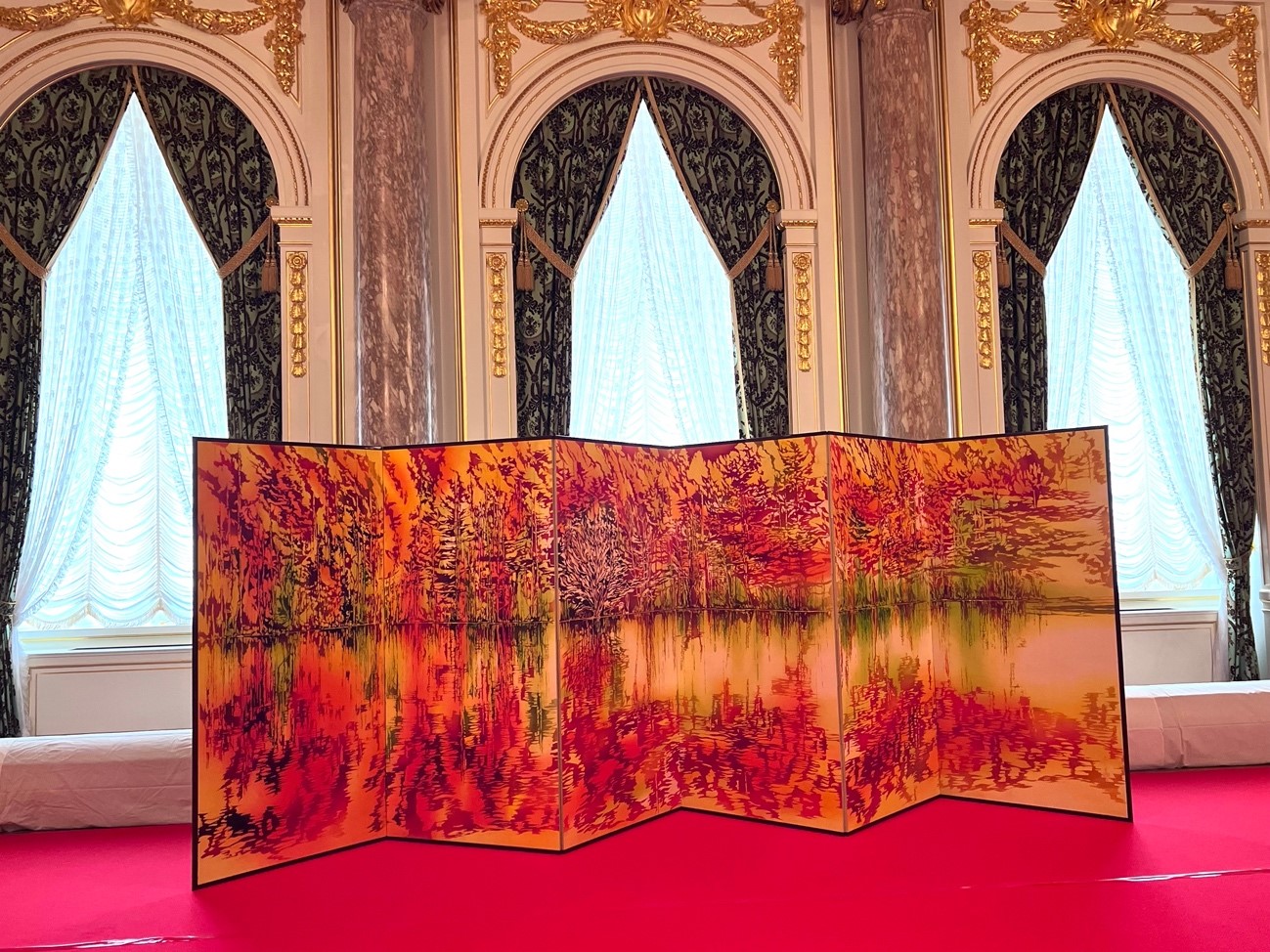 テキスタイル専攻教員の鳥羽美花による出品作品が、国宝の迎賓館赤坂